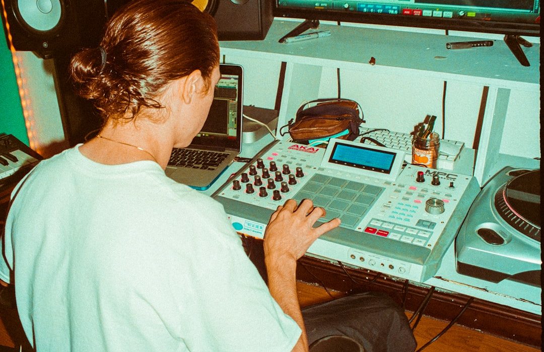 Como a IA pode ajudar a criar conteúdo para rádio e redes sociais