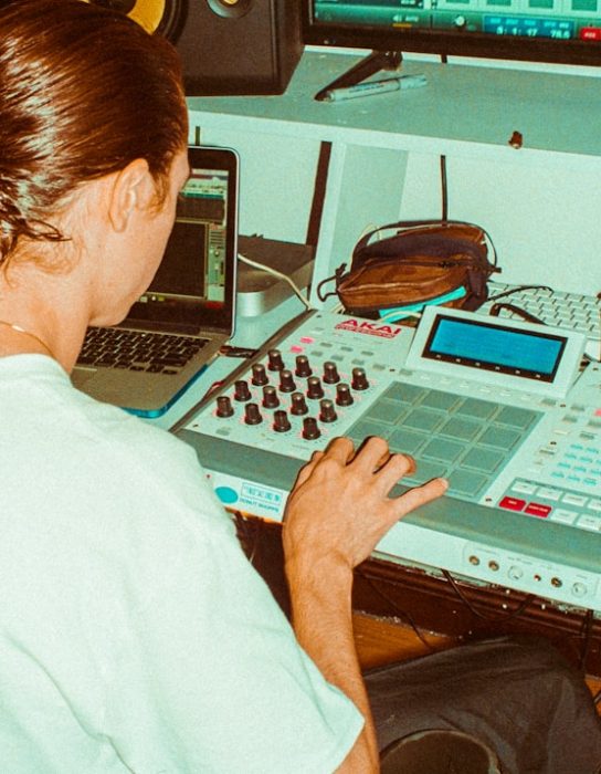 Como a IA pode ajudar a criar conteúdo para rádio e redes sociais