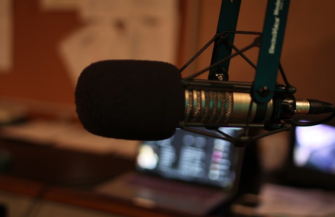Como criar uma programação de rádio que prende o ouvinte