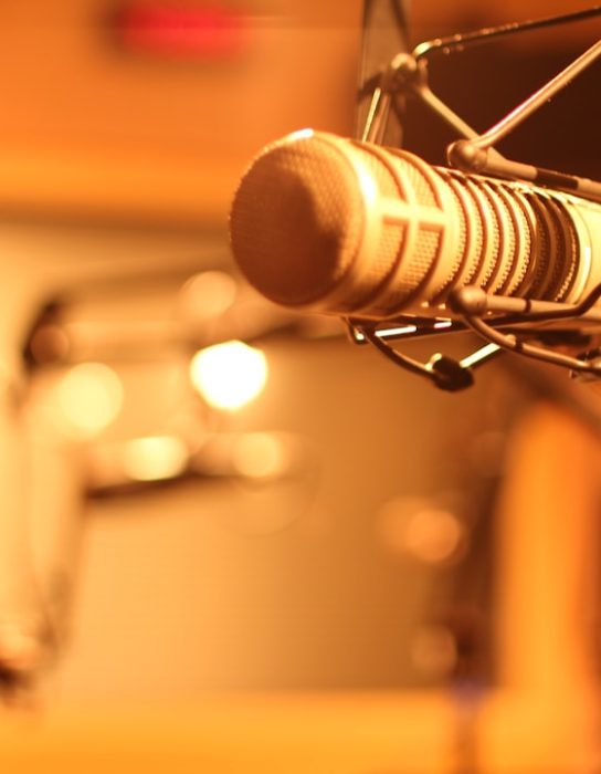Como criar conteúdo envolvente para redes sociais de rádio